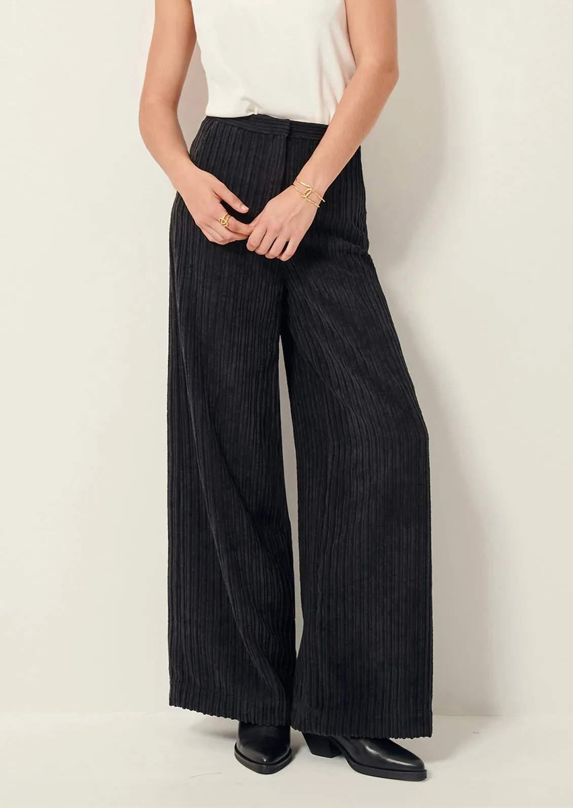 Cap East Corduroy Pant