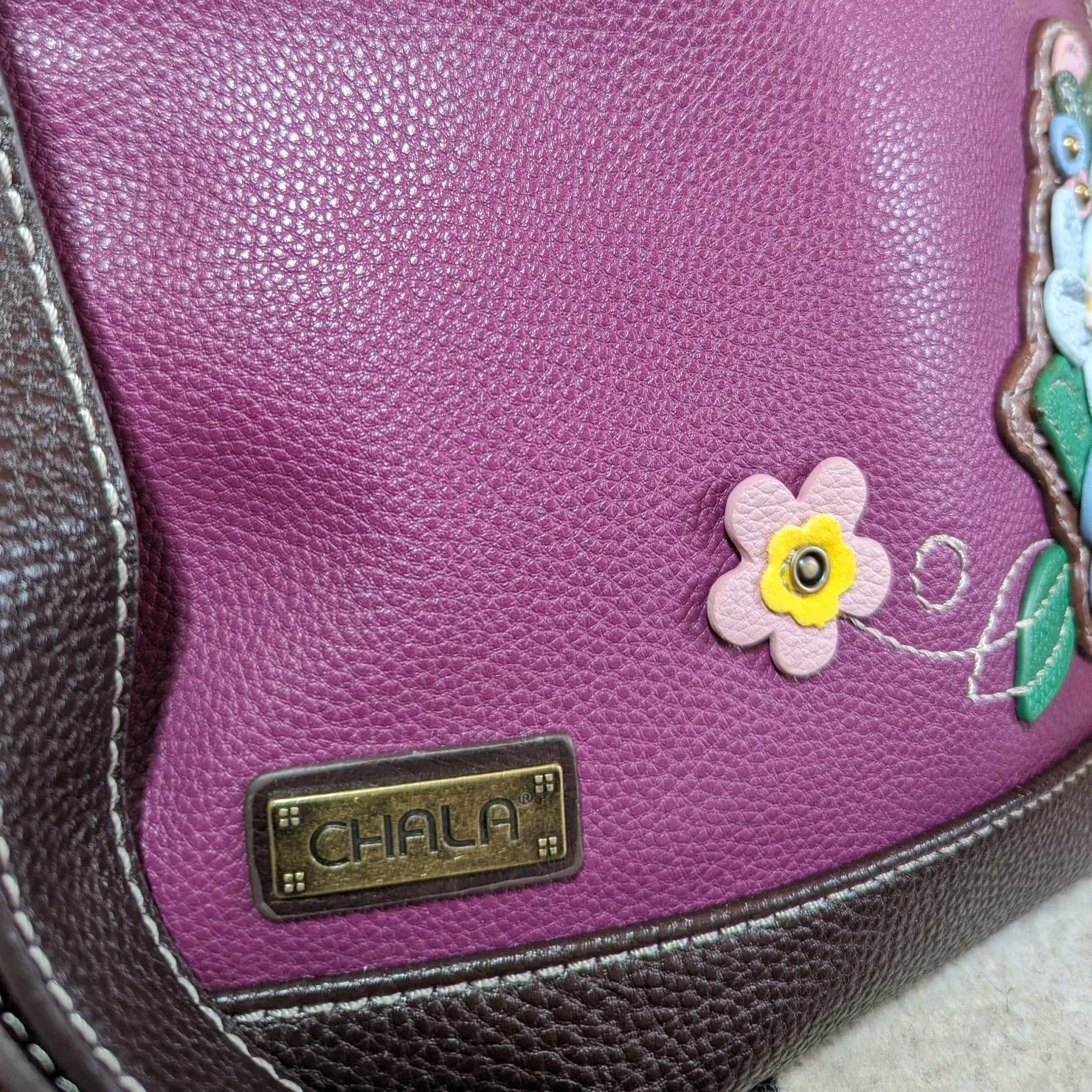 Sweet Messenger Side Tote by Chala 853FGN9/853SUC7