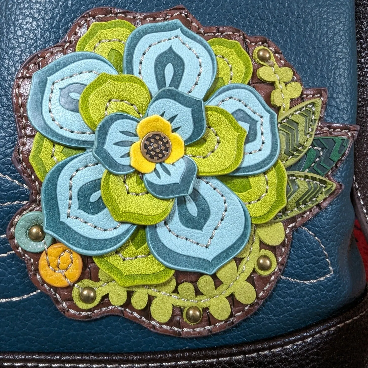Sweet Messenger Side Tote by Chala 853FGN9/853SUC7