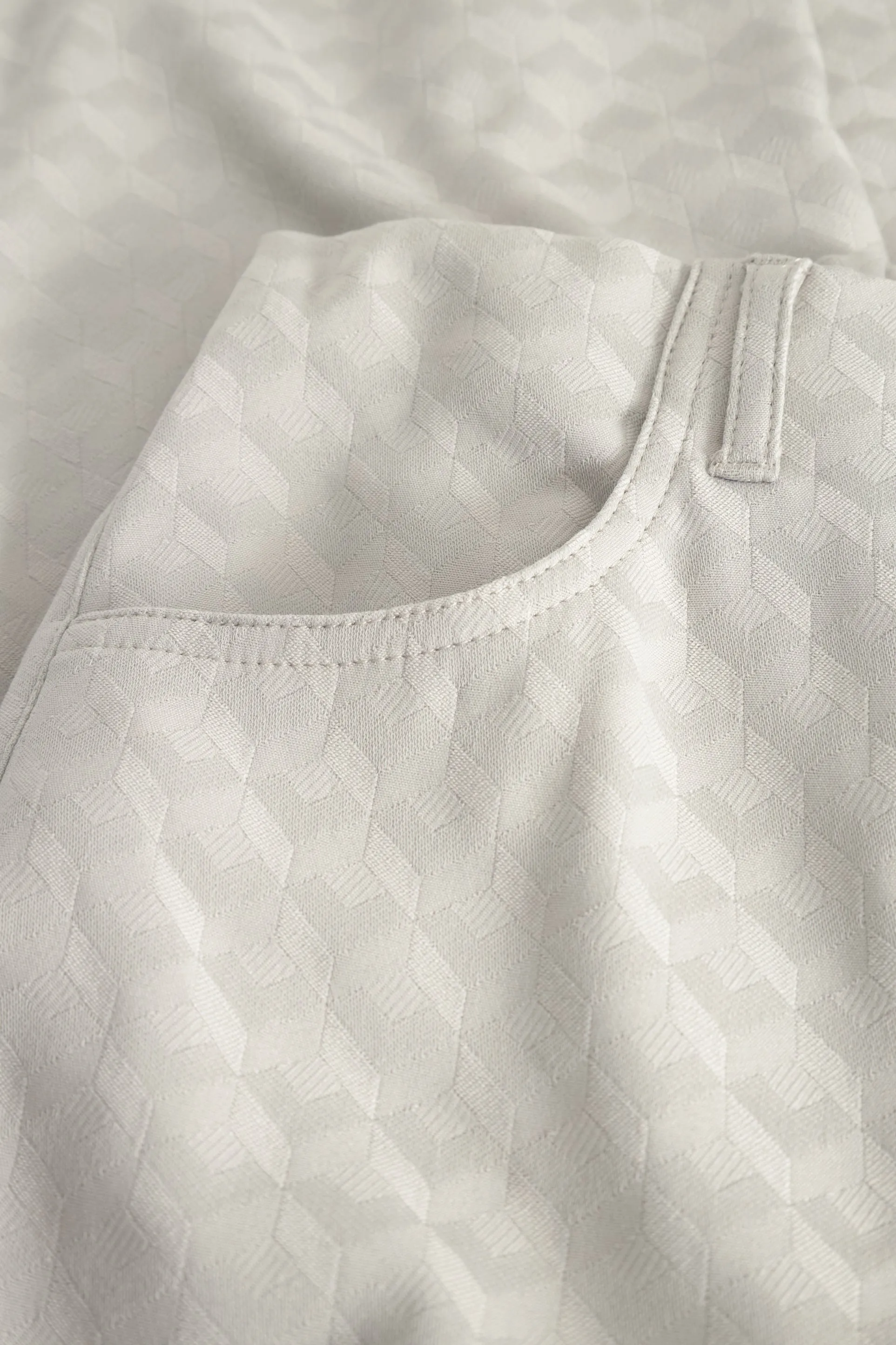 Tracy Straight - Medium Length - Grey Sand Jacquard
